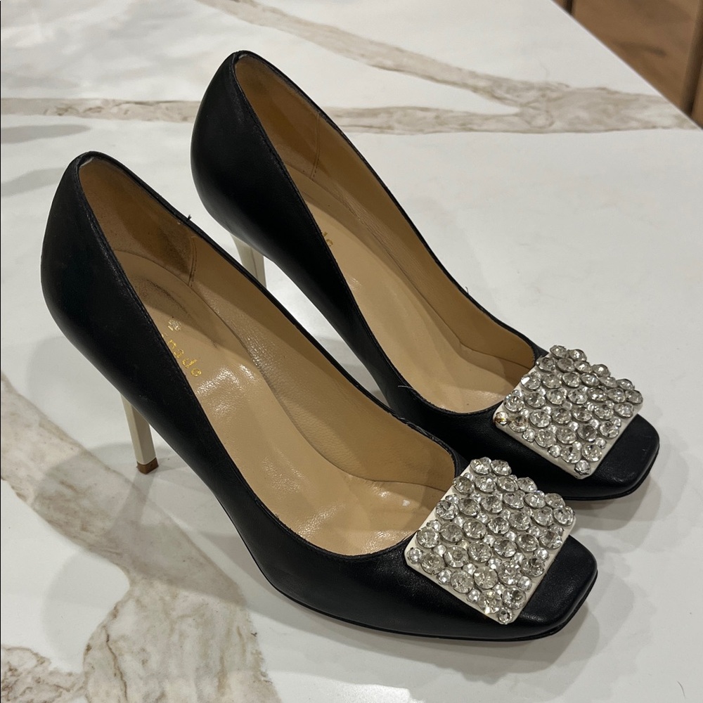 Elegant Kate Spade Black Leather & White acrylic 3.5” heel Crystal Embellishment - Picture 1 of 7